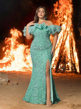 Plus schulterfreie Meerjungfrau-Kleider mit Rüschenbesatz und geschlitzten Oberschenkeln und Pailletten